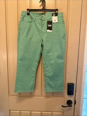 Lee Women's Mint Green Cropped Jeans Size 14 Capri Midrise